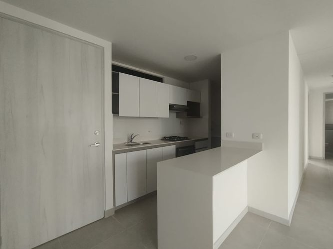 Apartamento de 3 alcobas en arriendo en El Poblado, Medellín, 86 m² · foto 3 de 15