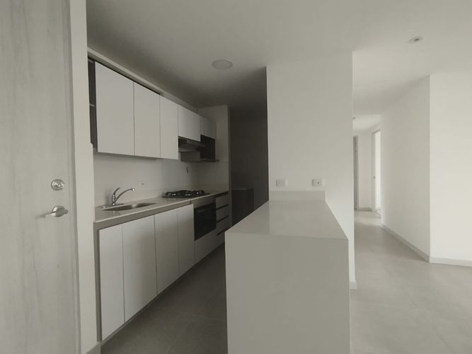 Apartamento de 3 alcobas en arriendo en El Poblado, Medellín, 86 m² · foto 4 de 15