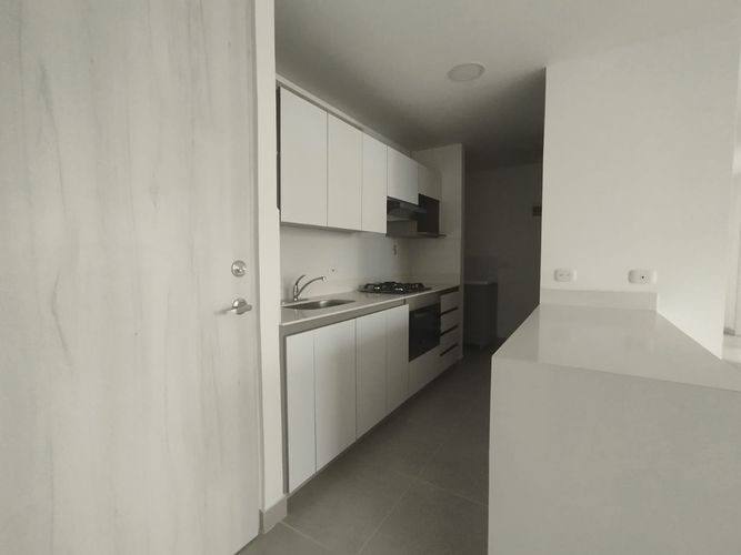 Apartamento de 3 alcobas en arriendo en El Poblado, Medellín, 86 m² · foto 5 de 15