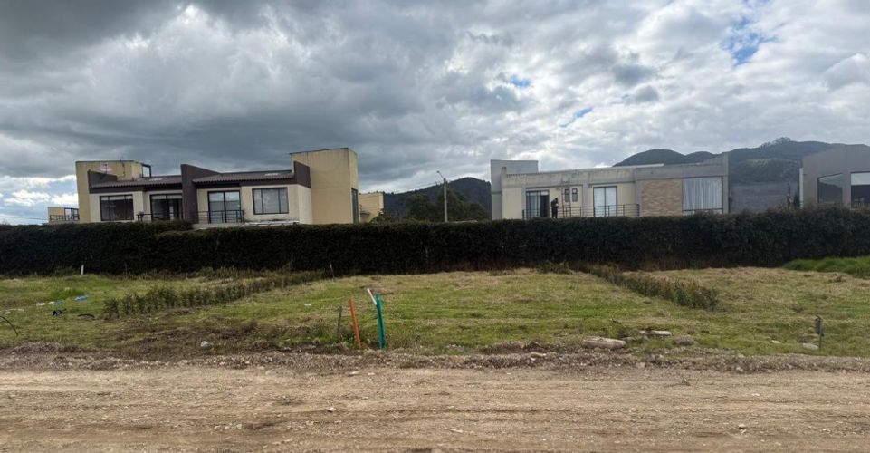 Lote en venta en Parcelas, Cota, 330 m² · foto 3 de 10