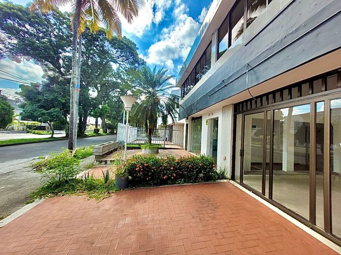 Edificio en venta en Alfonso Lopez, Palmira, 407 m² · foto 2 de 24