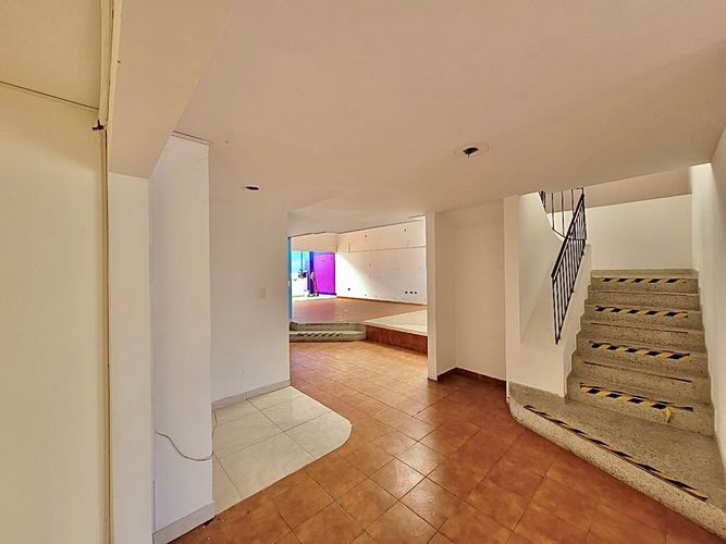 Edificio en venta en Alfonso Lopez, Palmira, 407 m² · foto 14 de 24