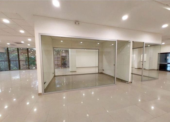 Oficina en arriendo en El Poblado, Medellín, 418 m² · foto 5 de 8