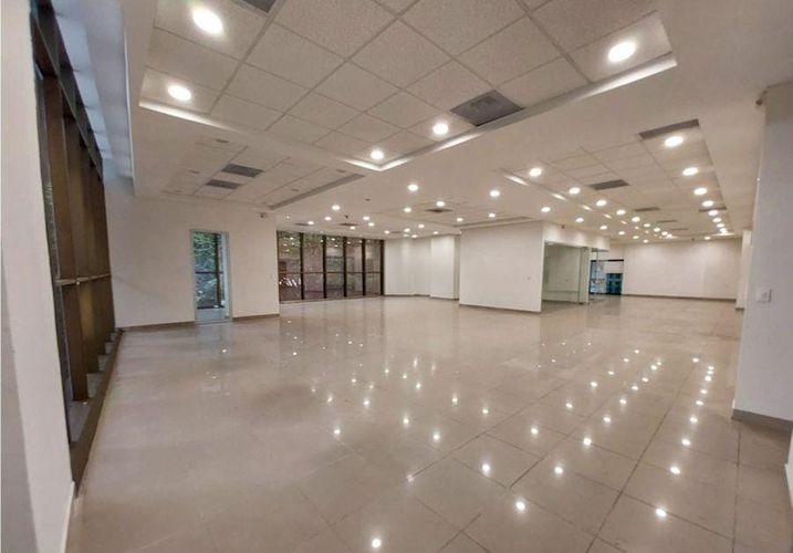Oficina en arriendo en El Poblado, Medellín, 418 m² · foto 6 de 8