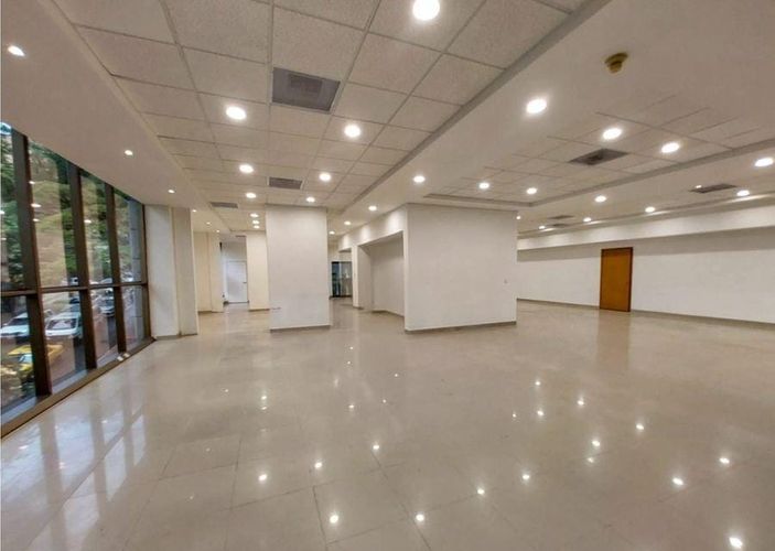 Oficina en arriendo en El Poblado, Medellín, 418 m² · foto 7 de 8
