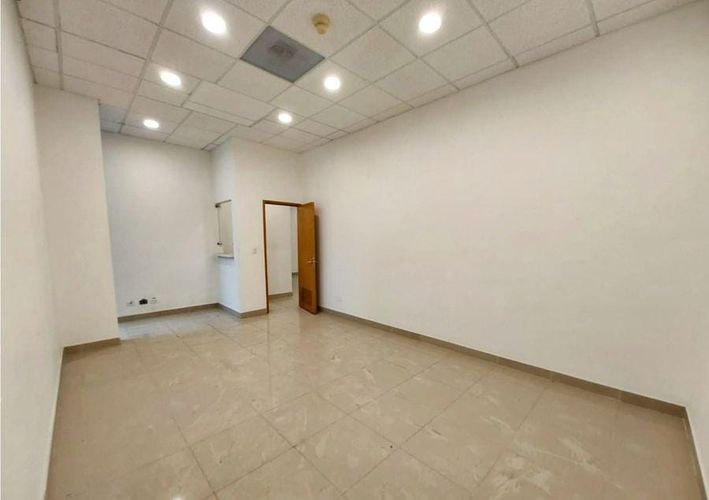 Oficina en arriendo en El Poblado, Medellín, 418 m² · foto 8 de 8