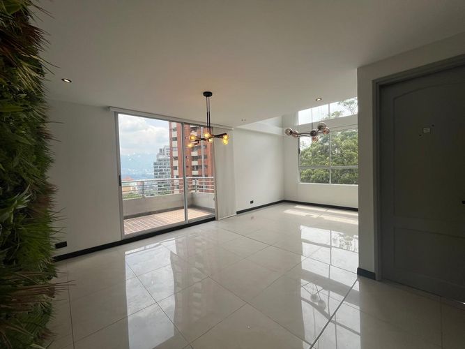 Apartamento de 3 alcobas en arriendo en El Poblado, Medellín, 121 m² · foto 1 de 16