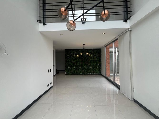 Apartamento de 3 alcobas en arriendo en El Poblado, Medellín, 121 m² · foto 2 de 16