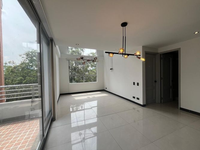 Apartamento de 3 alcobas en arriendo en El Poblado, Medellín, 121 m² · foto 3 de 16