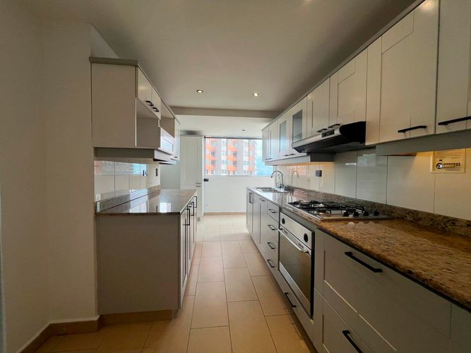 Apartamento de 3 alcobas en arriendo en El Poblado, Medellín, 121 m² · foto 7 de 16
