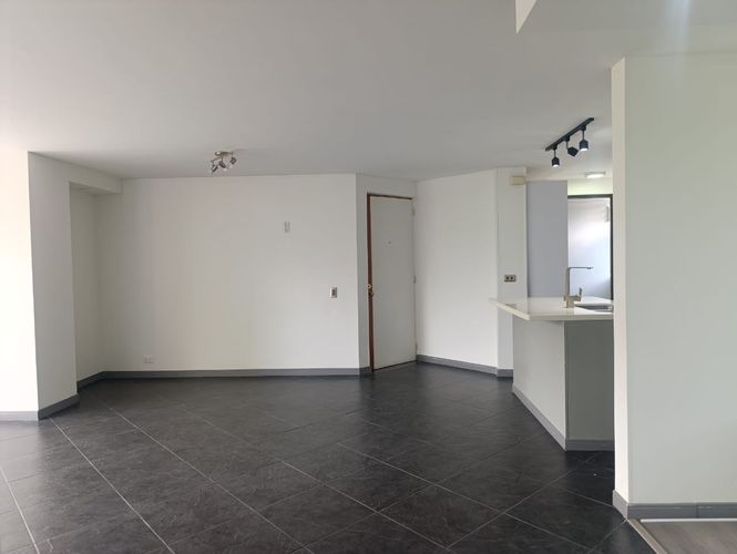 Apartamento de 3 alcobas en arriendo en San Lucas, Medellín, 95 m² · foto 2 de 20