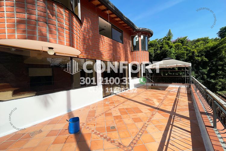 Casa de 11 alcobas en arriendo en Loma De Las Brujas, Envigado, 2000 m² · foto 15 de 24