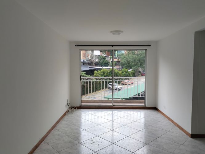 Apartamento de 3 alcobas en arriendo en Castropol, Medellín, 90 m² · foto 2 de 19