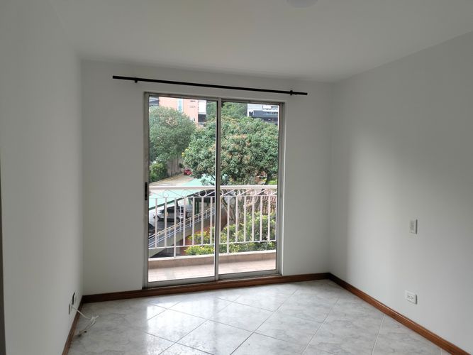 Apartamento de 3 alcobas en arriendo en Castropol, Medellín, 90 m² · foto 4 de 19