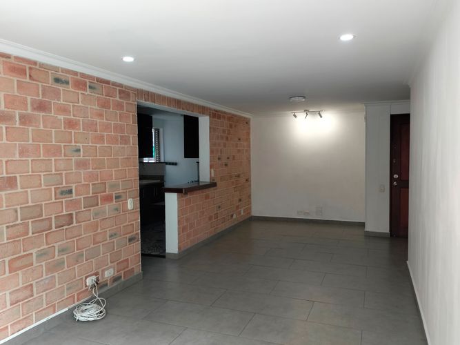 Apartamento de 2 alcobas en arriendo en Castropol, Medellín, 63 m² · foto 2 de 15