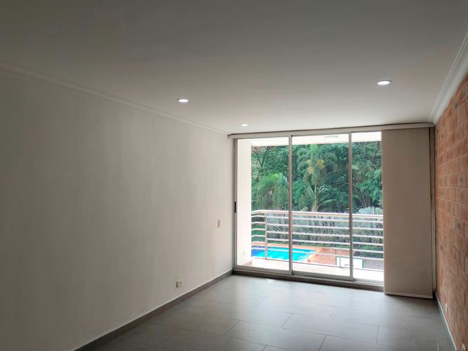 Apartamento de 2 alcobas en arriendo en Castropol, Medellín, 63 m² · foto 3 de 15
