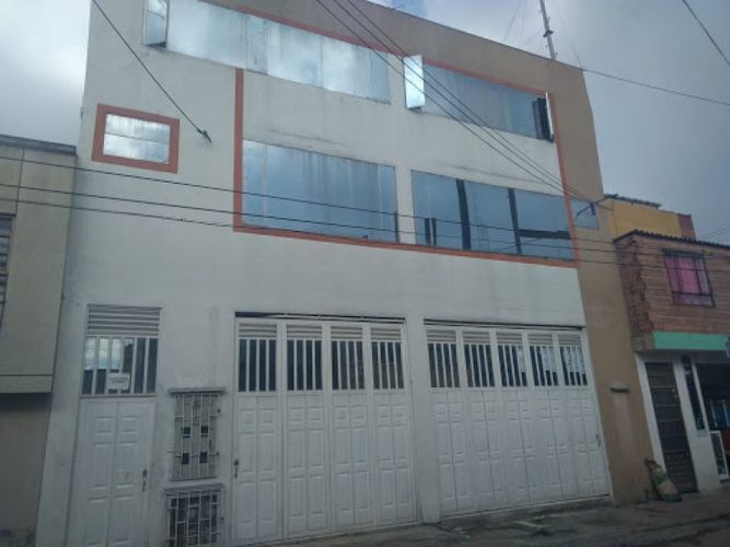 Edificio en venta en El Carmen, Mosquera, 1050 m² · foto 2 de 21