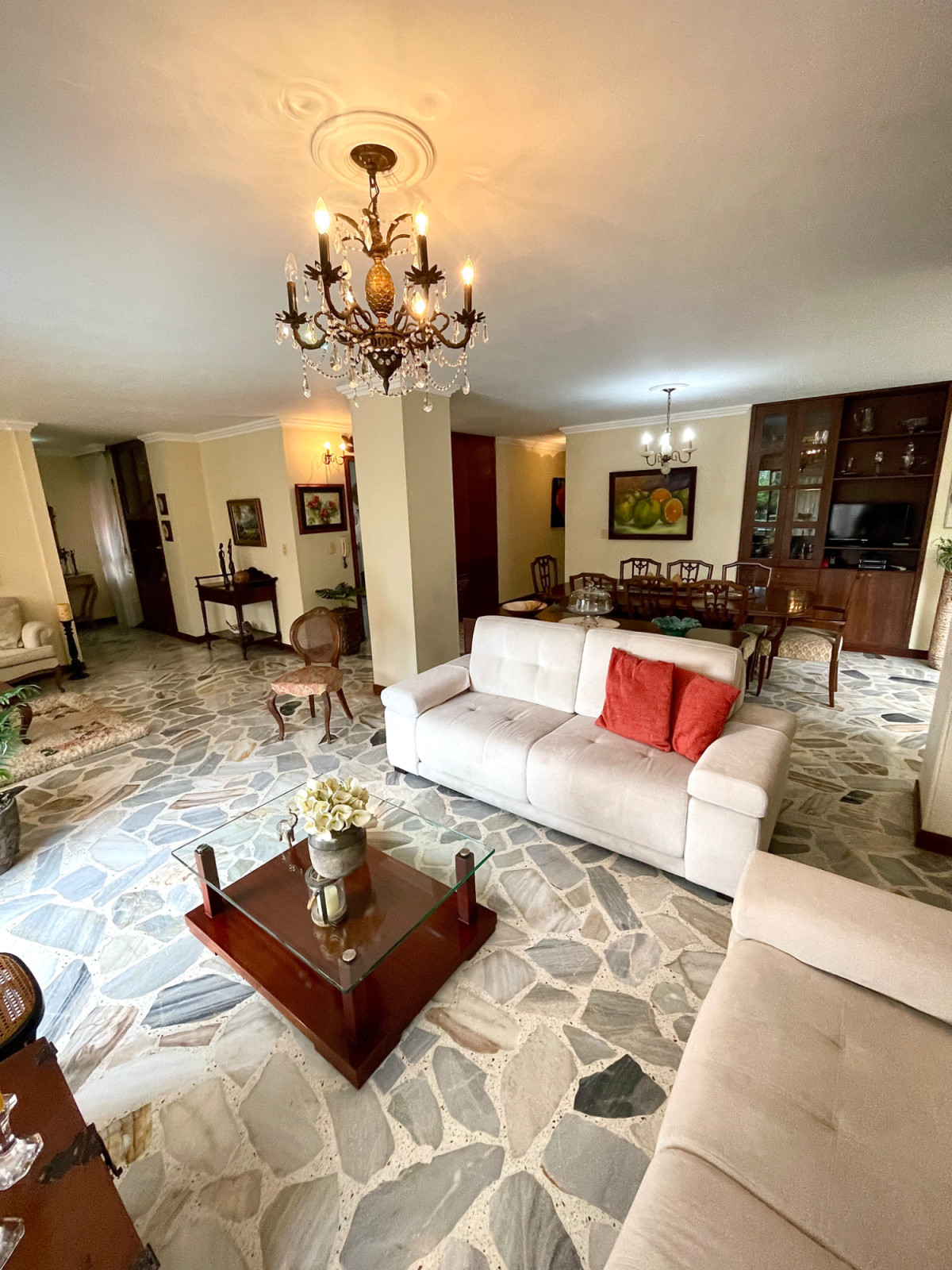 Apartamento en venta en La Arboleda, Cali · foto 2 de 19