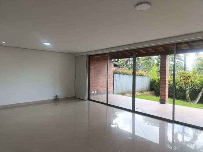 Casa de 4 alcobas en arriendo en El Poblado, Medellín, 200 m² · foto 2 de 20