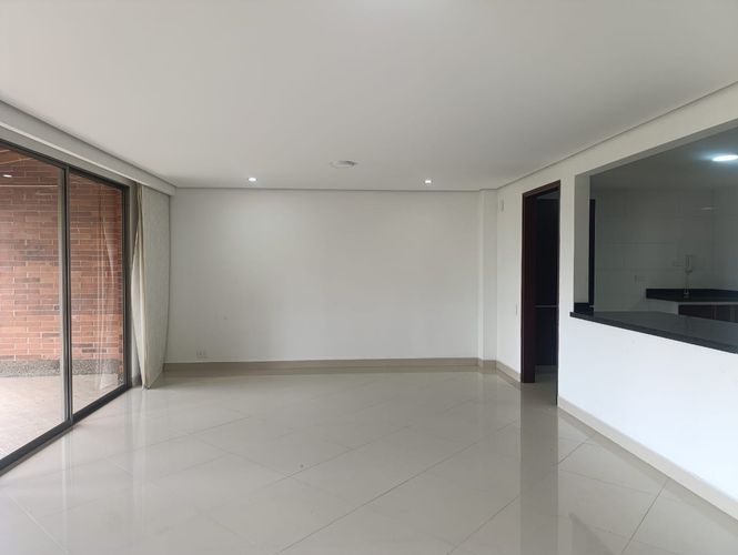 Casa de 4 alcobas en arriendo en El Poblado, Medellín, 200 m² · foto 3 de 20