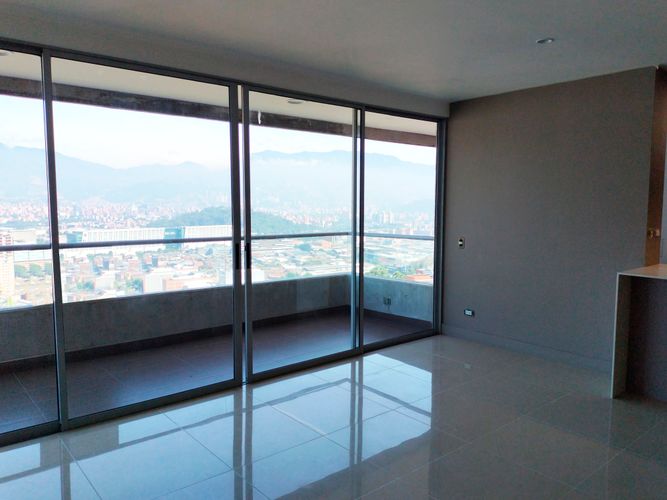 Apartamento de 3 alcobas en arriendo en El Poblado, Medellín, 128 m² · foto 2 de 20