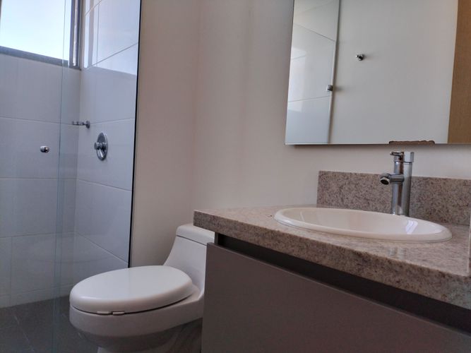 Apartamento de 3 alcobas en arriendo en El Poblado, Medellín, 128 m² · foto 19 de 20