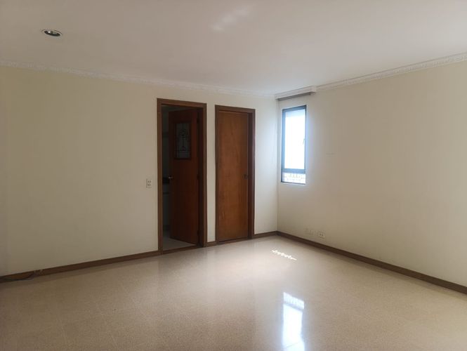 Apartamento de 3 alcobas en arriendo en El Poblado, Medellín, 140 m² · foto 3 de 16