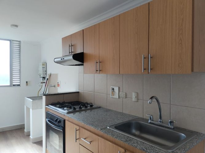 Apartamento de 2 alcobas en arriendo en La Aguacatala, Medellín, 70 m² · foto 5 de 15