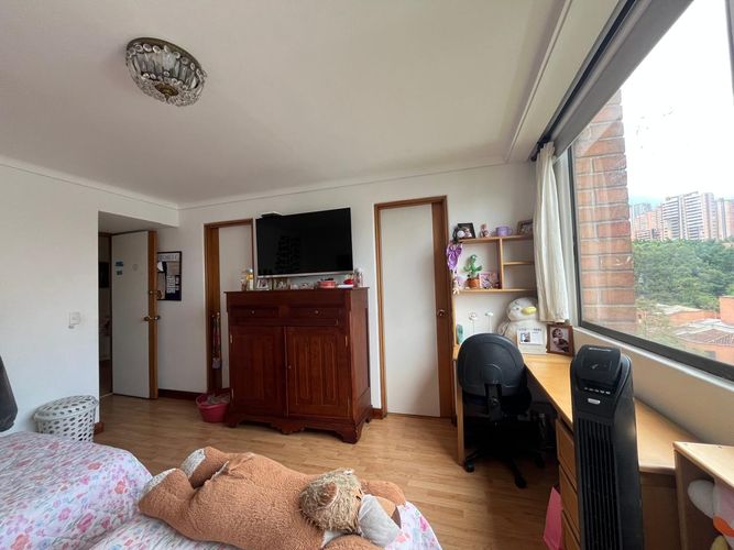 Apartamento de 3 alcobas en venta en El Poblado, Medellín, 210 m² · foto 11 de 15