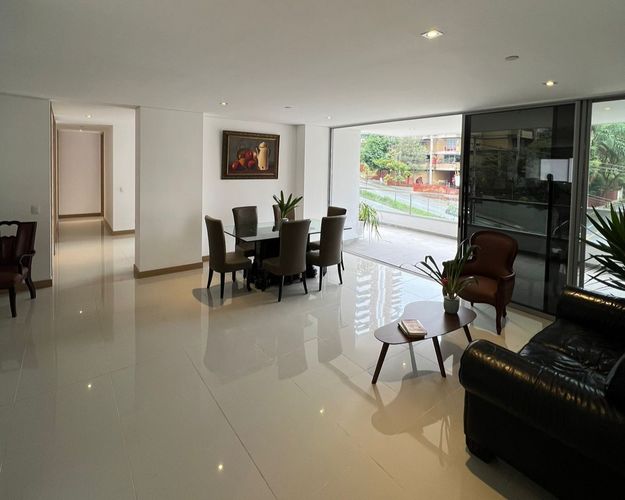 Apartamento de 3 alcobas en venta en Los Naranjos, Medellín, 166 m² · foto 2 de 12