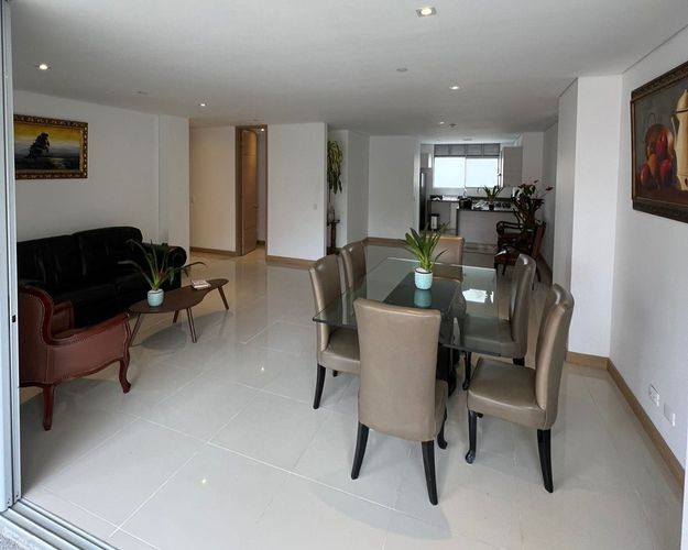 Apartamento de 3 alcobas en venta en Los Naranjos, Medellín, 166 m² · foto 3 de 12