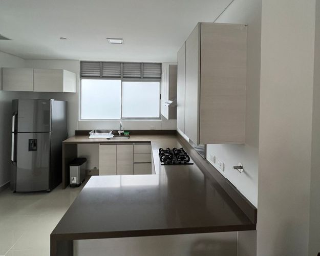 Apartamento de 3 alcobas en venta en Los Naranjos, Medellín, 166 m² · foto 4 de 12