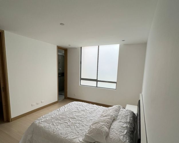 Apartamento de 3 alcobas en venta en Los Naranjos, Medellín, 166 m² · foto 5 de 12