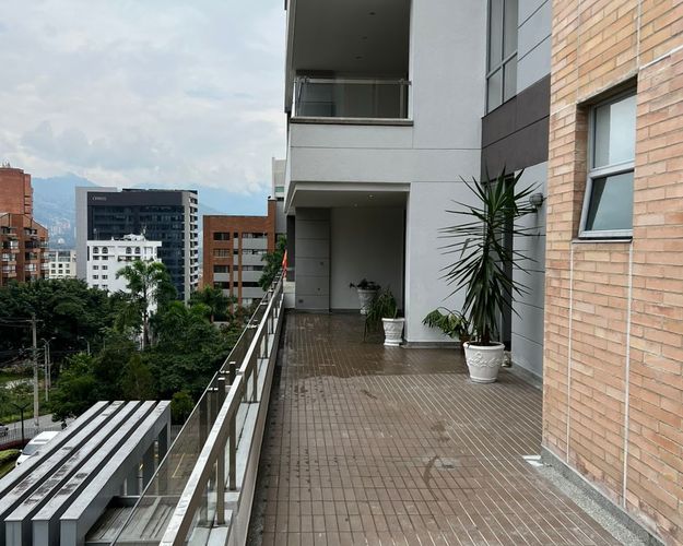 Apartamento de 3 alcobas en venta en Los Naranjos, Medellín, 166 m² · foto 12 de 12