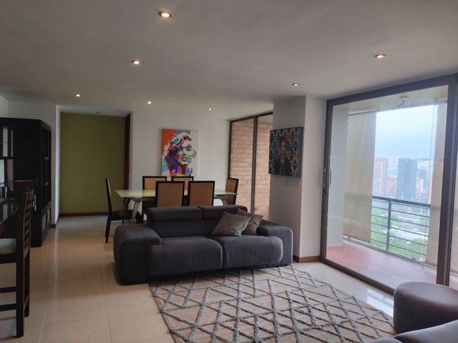 Apartamento de 4 alcobas en venta en Castropol, Medellín, 144 m² · foto 3 de 19