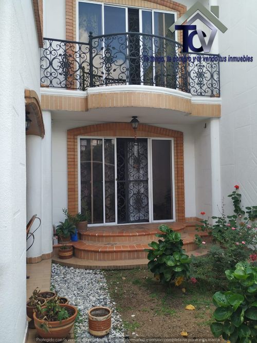 Casa de 7 alcobas en venta en Diamante 2, Bucaramanga, 400 m² · foto 2 de 21