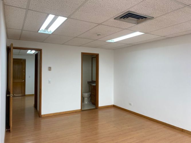 Oficina en arriendo en El Poblado, Medellín, 40 m² · foto 5 de 9