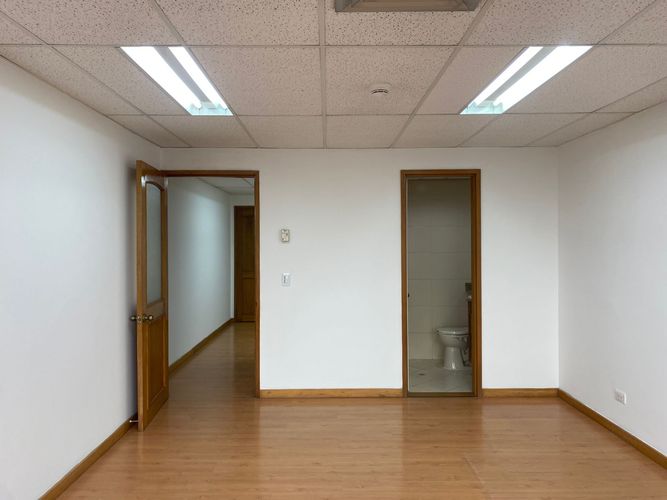 Oficina en arriendo en El Poblado, Medellín, 40 m² · foto 6 de 9