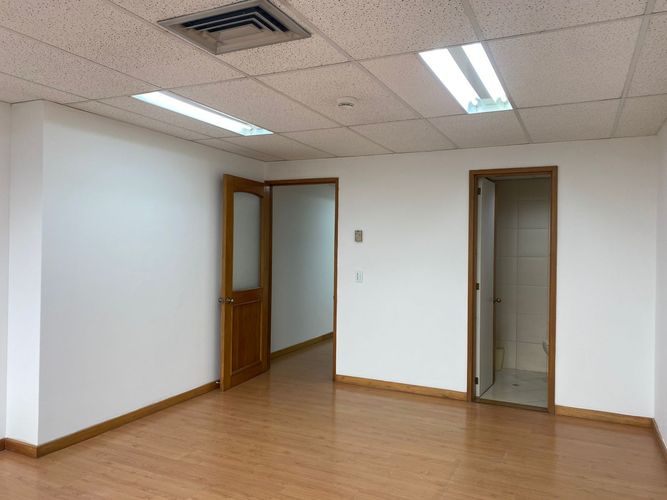 Oficina en arriendo en El Poblado, Medellín, 40 m² · foto 7 de 9