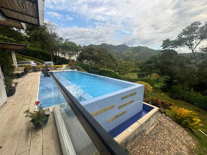 Casa de 4 alcobas en venta en Pensilvania, Bogotá, 350 m² · foto 2 de 19
