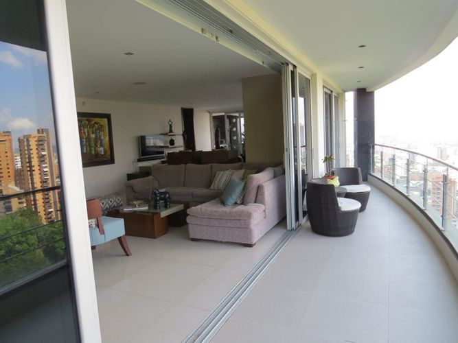 Apartamento de 4 alcobas en venta en Terrazas, Bucaramanga, 295 m² · foto 2 de 16