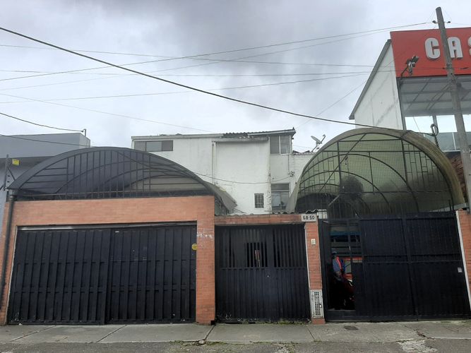 Casa en venta en Los Alcazares, Bogotá · foto 2 de 17
