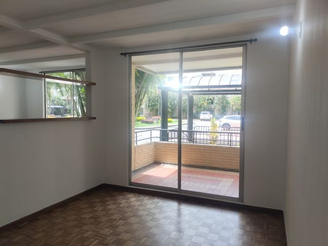 Apartamento en venta en El Poblado, Medellín · foto 2 de 17