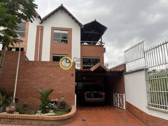 Casa de 3 alcobas en venta en El Tejar, Bucaramanga, 159 m² · foto 2 de 24