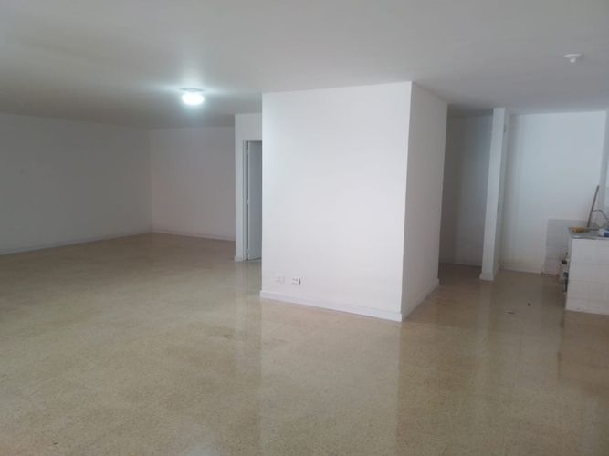 Local en arriendo en Laureles, Medellín, 118 m² · foto 2 de 10
