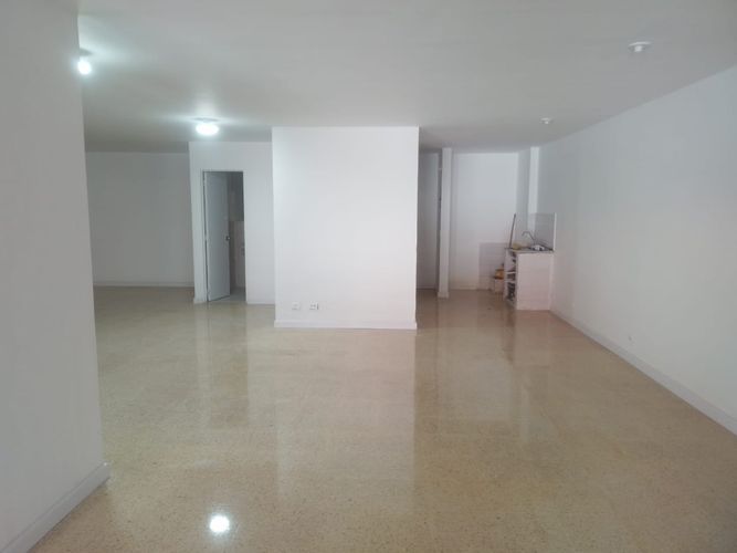 Local en arriendo en Laureles, Medellín, 118 m² · foto 3 de 10
