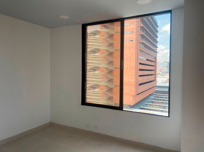Oficina en arriendo en El Poblado, Medellín, 33 m² · foto 2 de 7