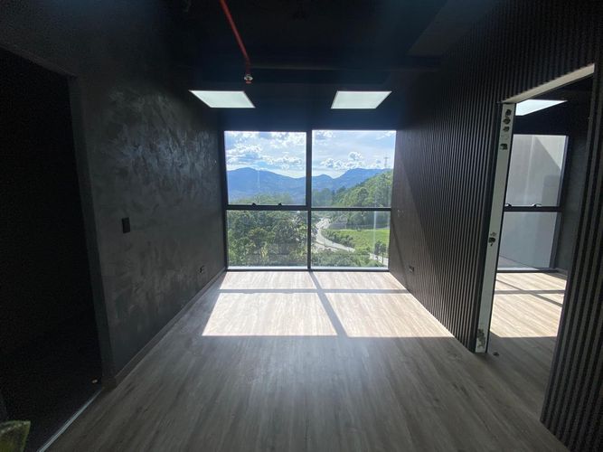 Oficina en arriendo en El Poblado, Medellín, 72 m² · foto 3 de 19
