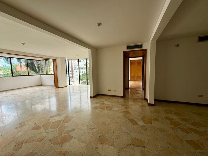 Apartamento de 3 alcobas en venta en Santa Teresita, Cali, 189 m² · foto 2 de 16