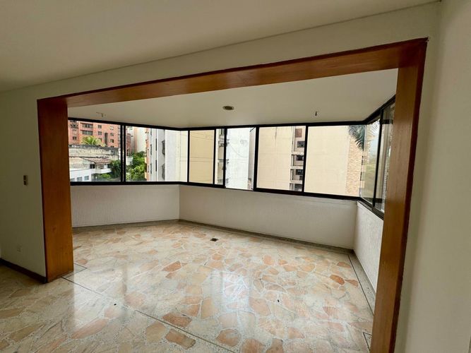 Apartamento de 3 alcobas en venta en Santa Teresita, Cali, 189 m² · foto 4 de 16